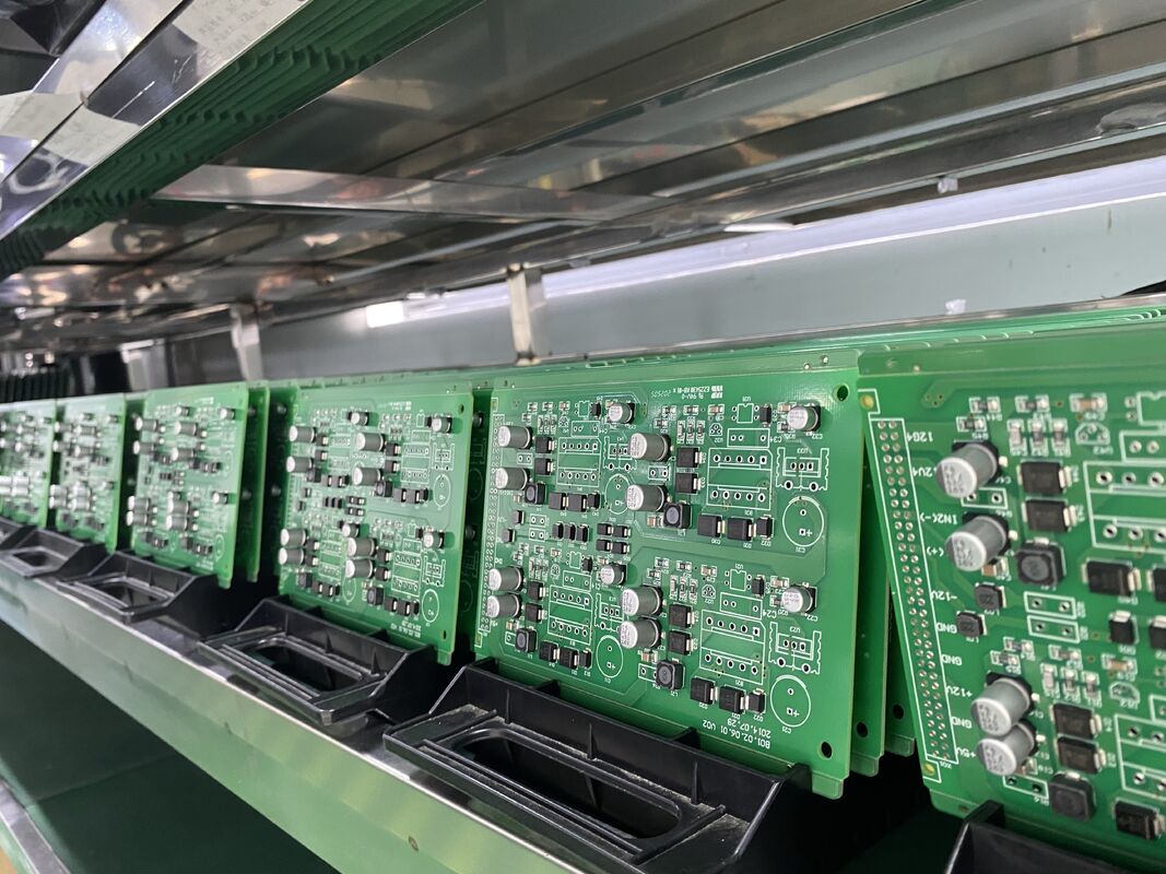 HASL Bez ołowiu wykończenie powierzchni Sprzęt ochrony przed nadwyżkami z kontrolą impedancji zapewniający trwałe i elektryczne zarządzanie nadwyżkami