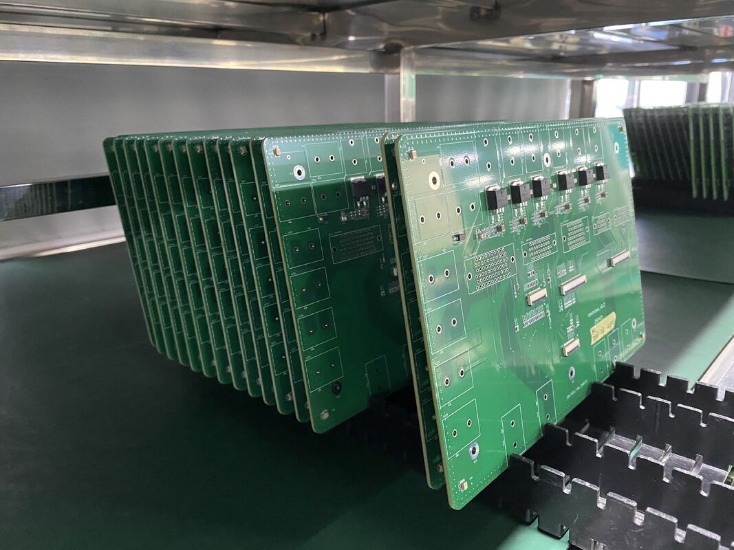 HASL Bez ołowiu wykończenie powierzchni Sprzęt ochrony przed nadwyżkami z kontrolą impedancji zapewniający trwałe i elektryczne zarządzanie nadwyżkami