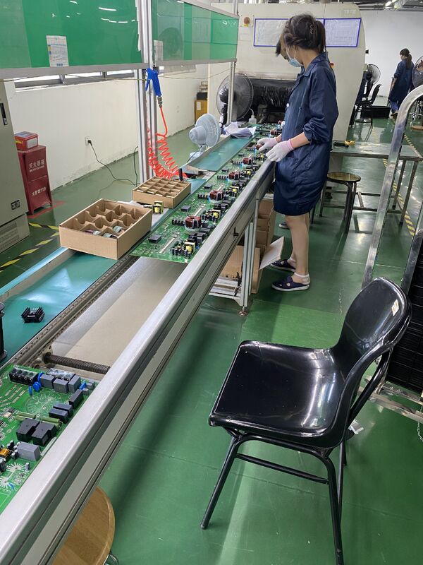 Minimalna średnica otworu 0,1 mm, montaż PCB do komunikacji zaprojektowany zgodnie ze standardami ROHS i grubość płytki od 0,2 do 6 mm dla łączności